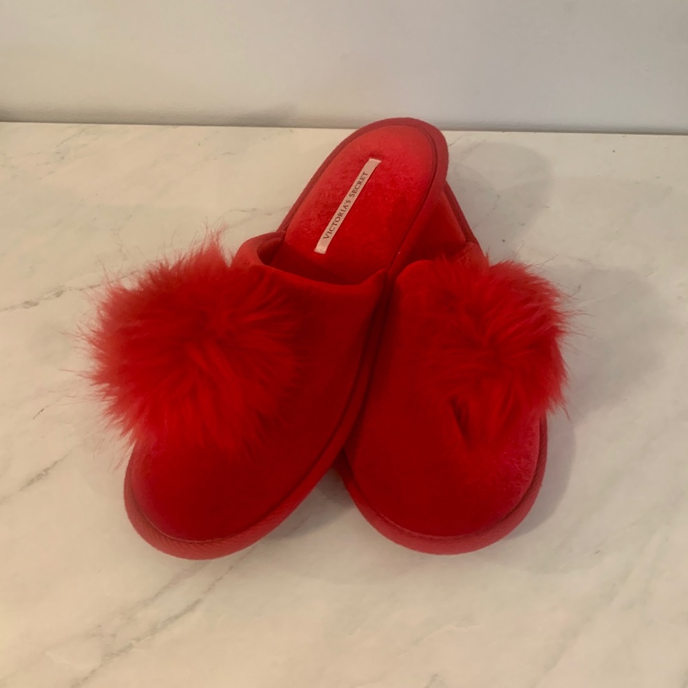 New Victoria’s Secret Red Slip On Slippers with Pom Poms Size Large